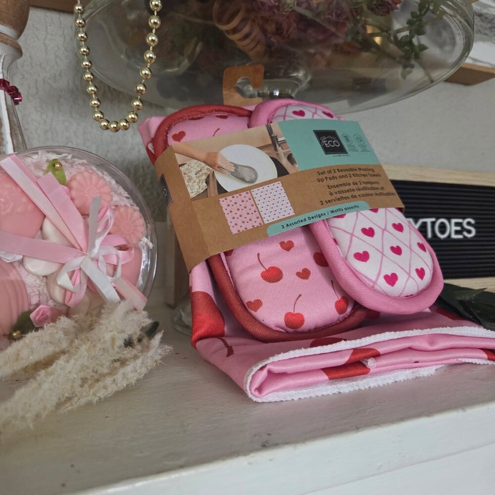 Go Eco I set 2 towels, 2 scrubbers and heart soaps-valentine themed